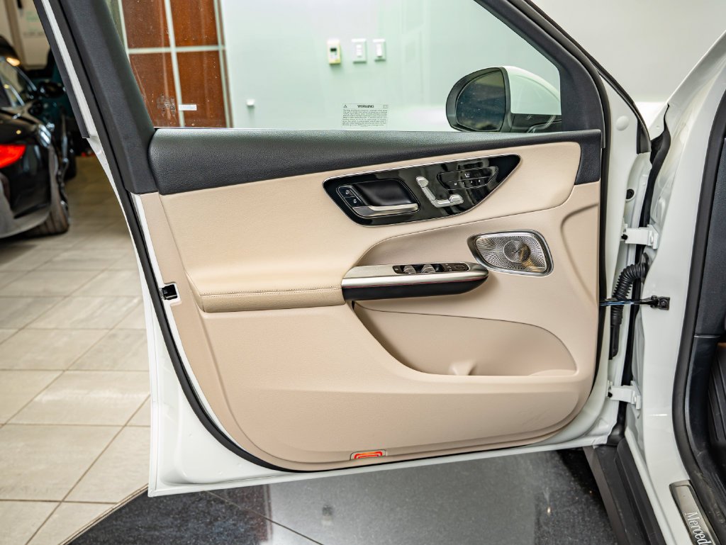Used 2026 Polar White Mercedes-Benz GLC 300 image 19