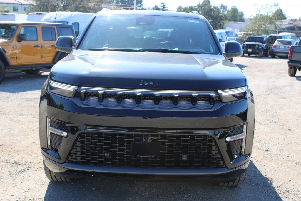 New 2026 High Gloss Black Exterior Paint Jeep Limited Reserve image 2