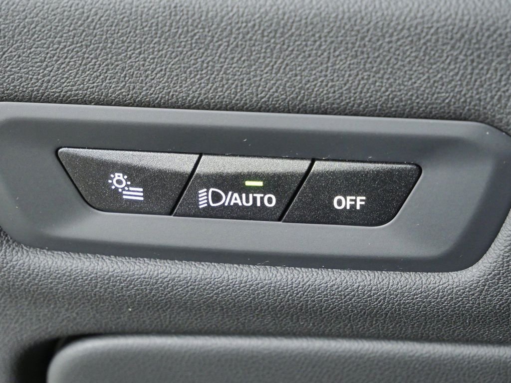 New 2026 Dravit Grey Metallic BMW xDrive40i image 40