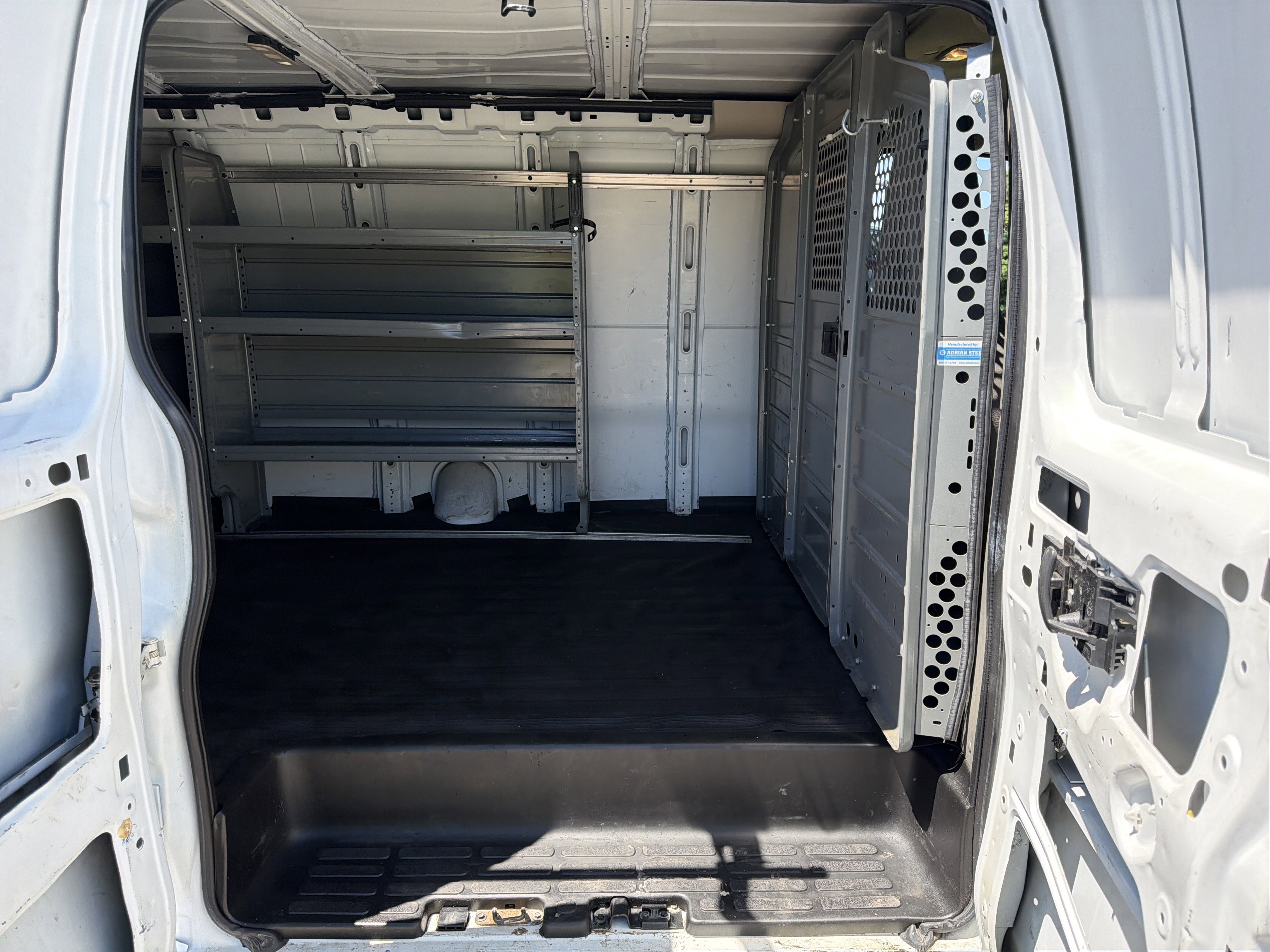 Used 2018 Summit White Chevrolet  image 23