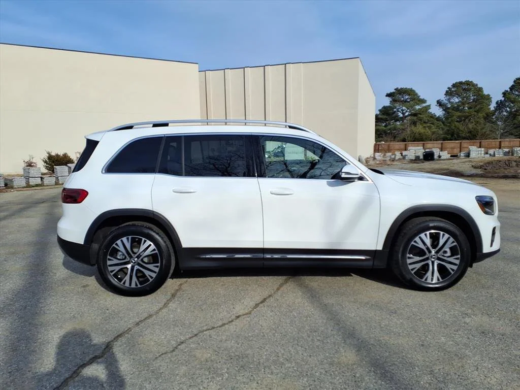 New 2026 Polar White Mercedes-Benz GLB 250 image 34