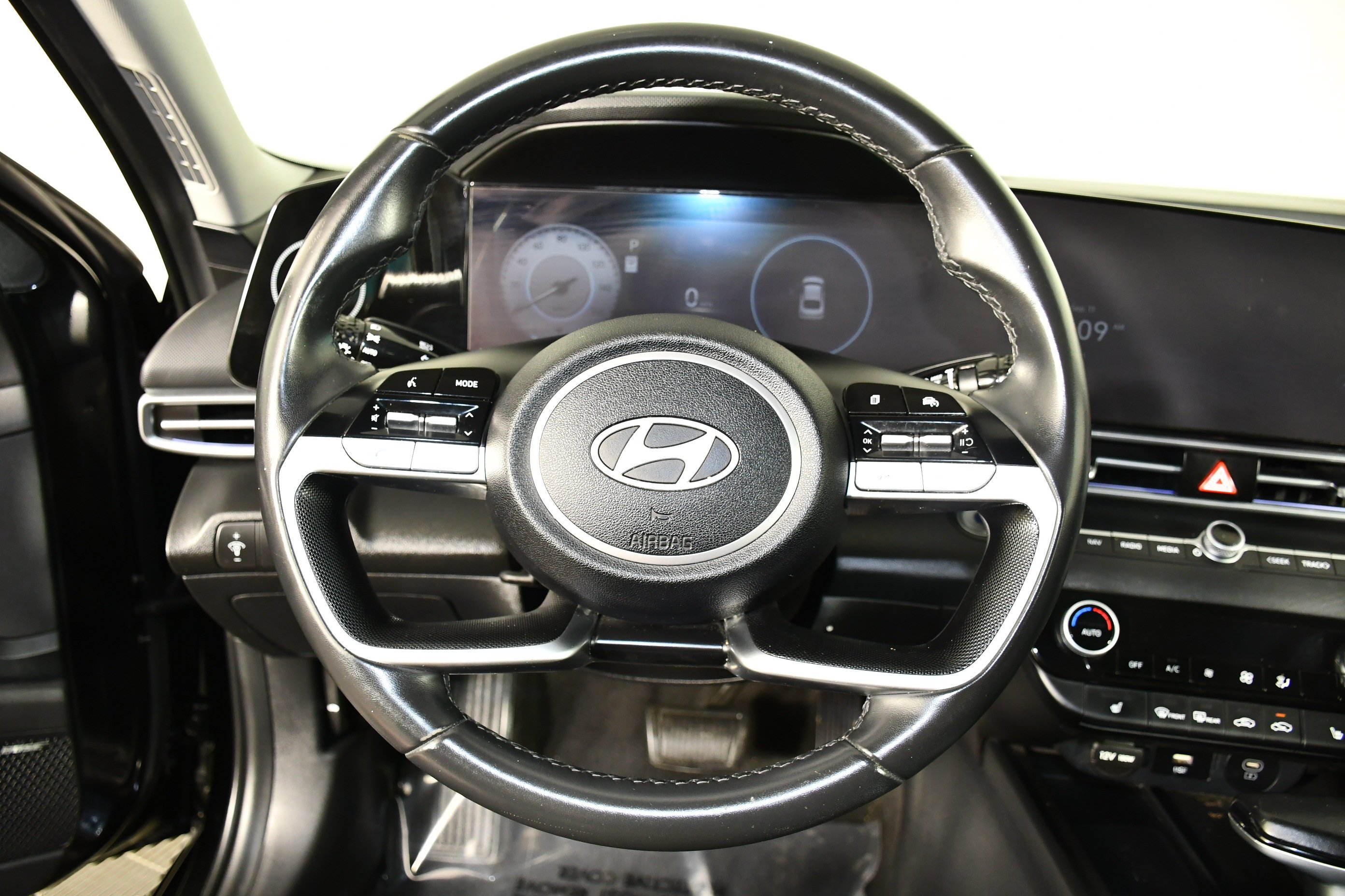 Used 2025 Abyss Black Hyundai Limited image 12