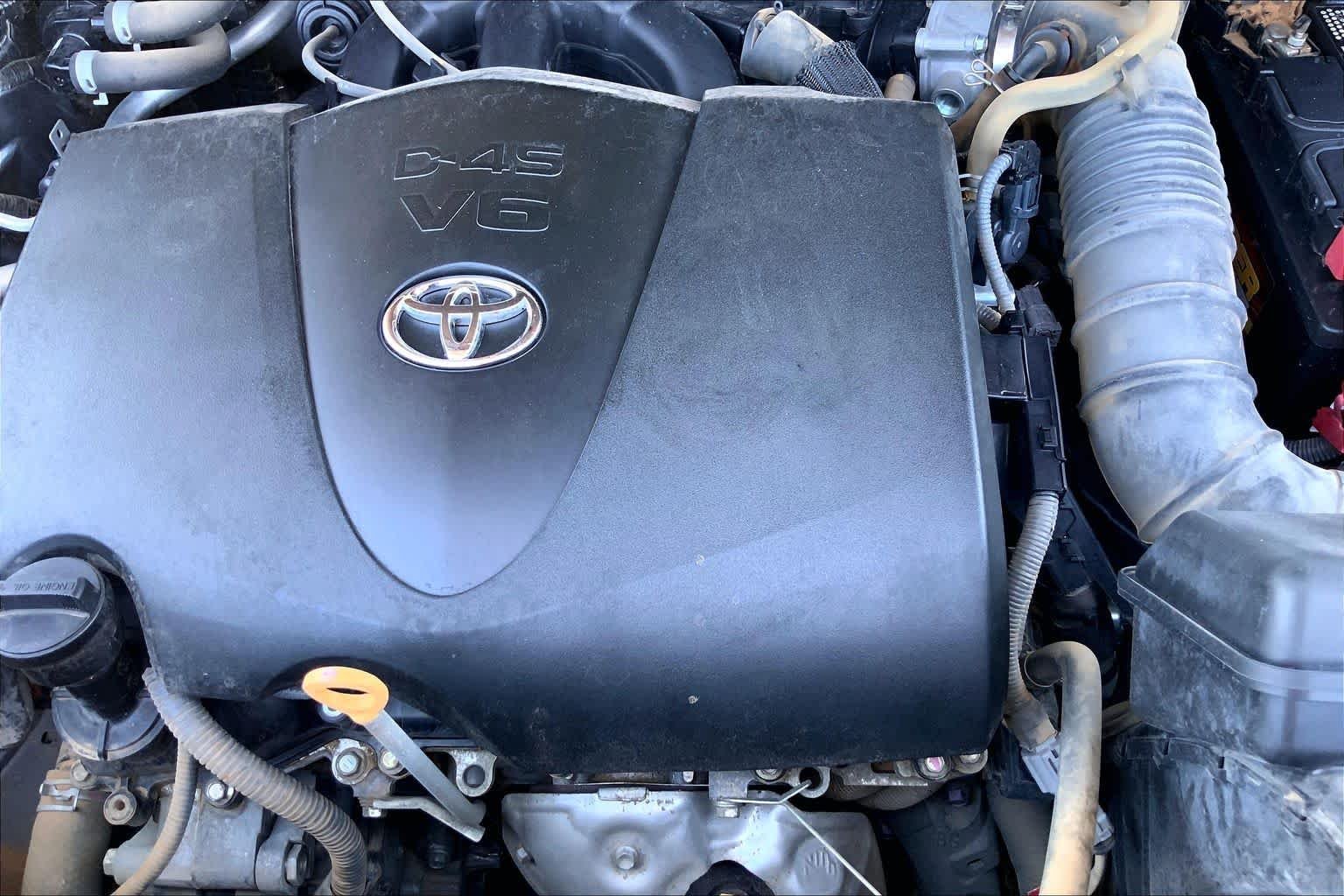 Used 2020 Magnetic Gray Metallic Toyota XLE image 33