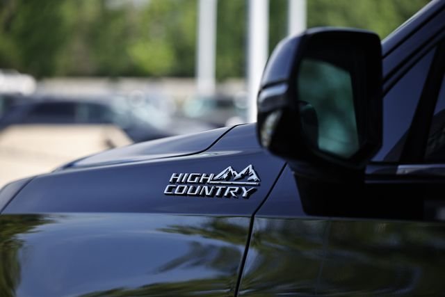 Used 2022 Black Chevrolet High Country image 9
