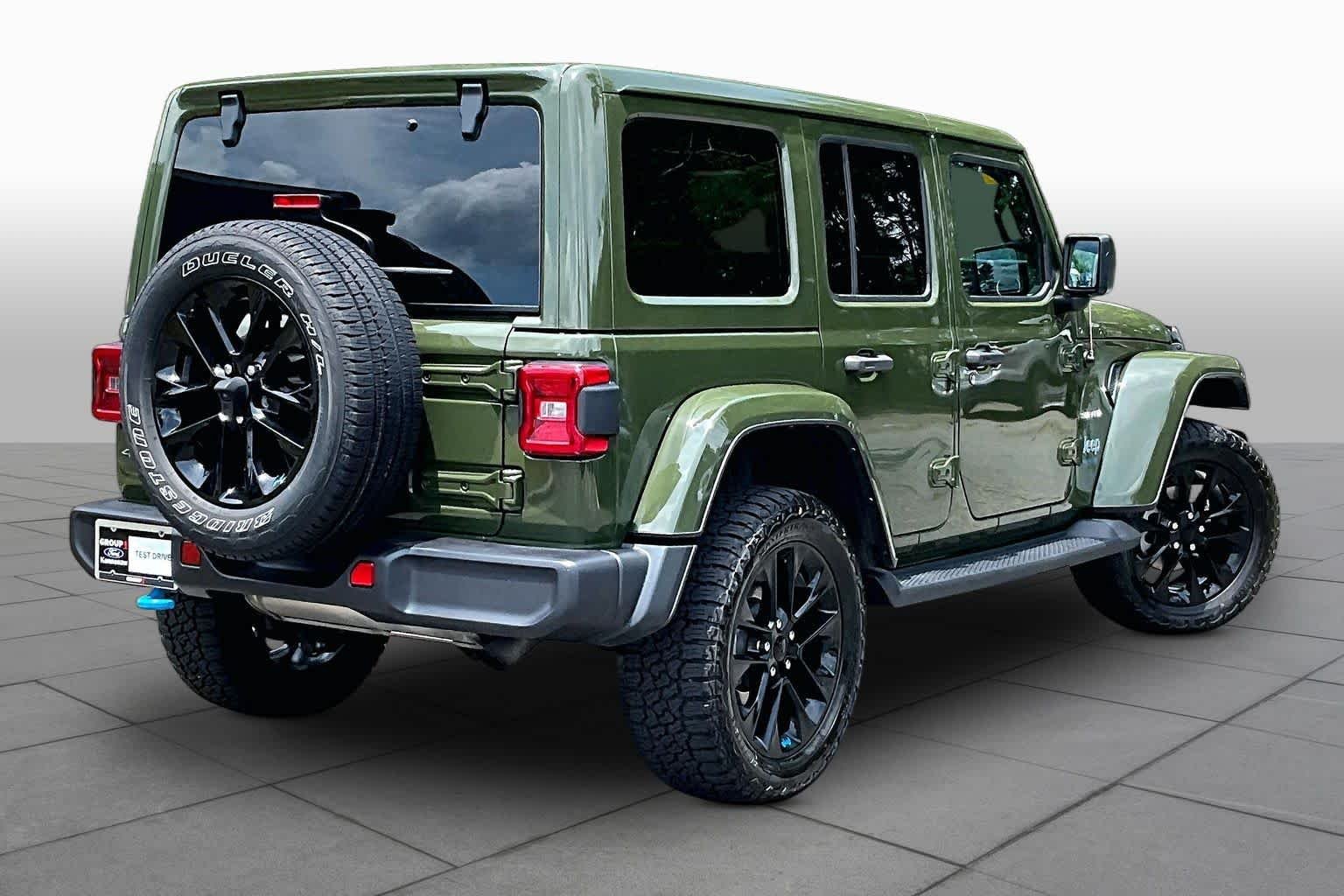 Used 2022 Sarge Green Clearcoat Jeep Unlimited Sahara image 13