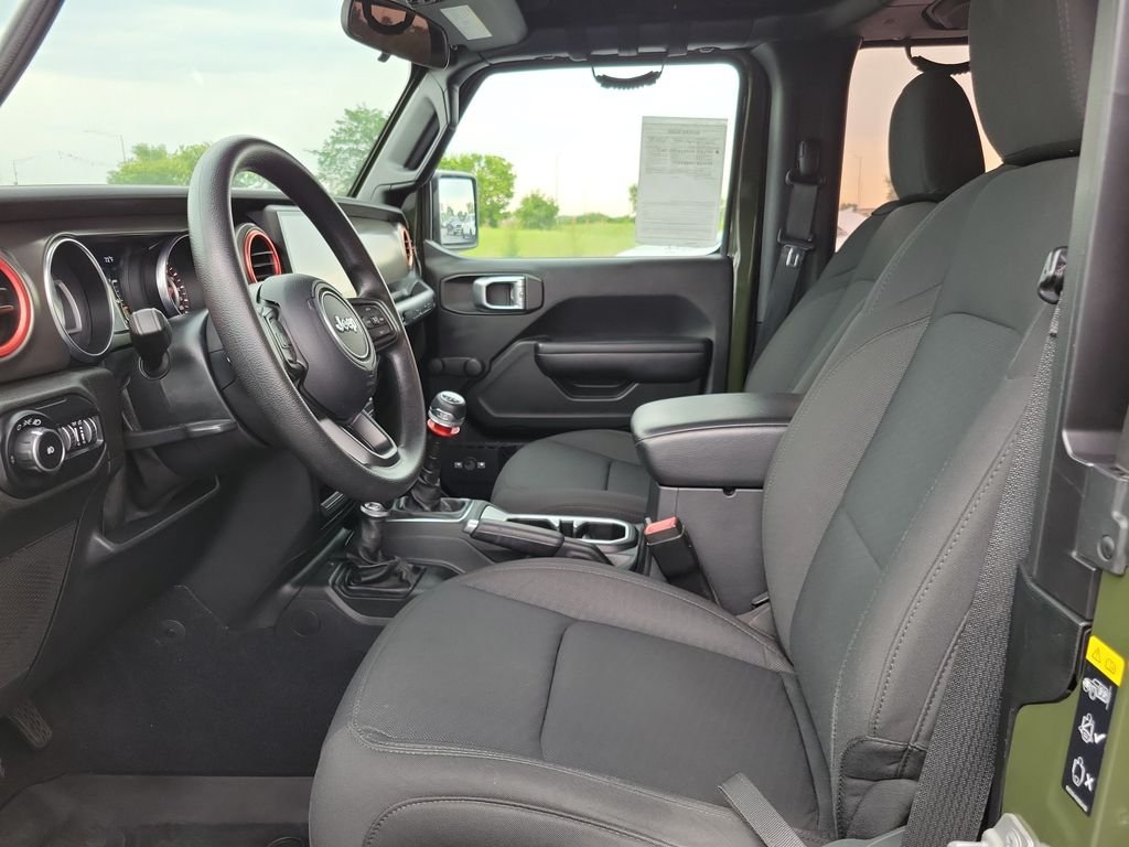 Used 2020 Green Jeep Sport image 10