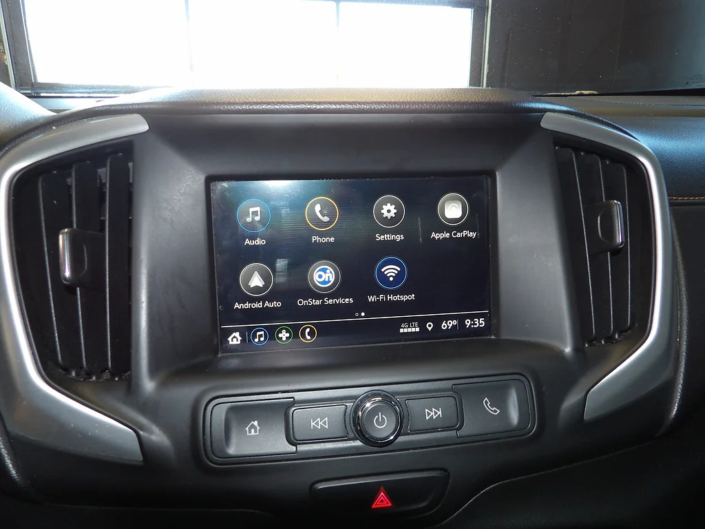 Used 2018 Ebony Twilight Metallic GMC SLE image 34