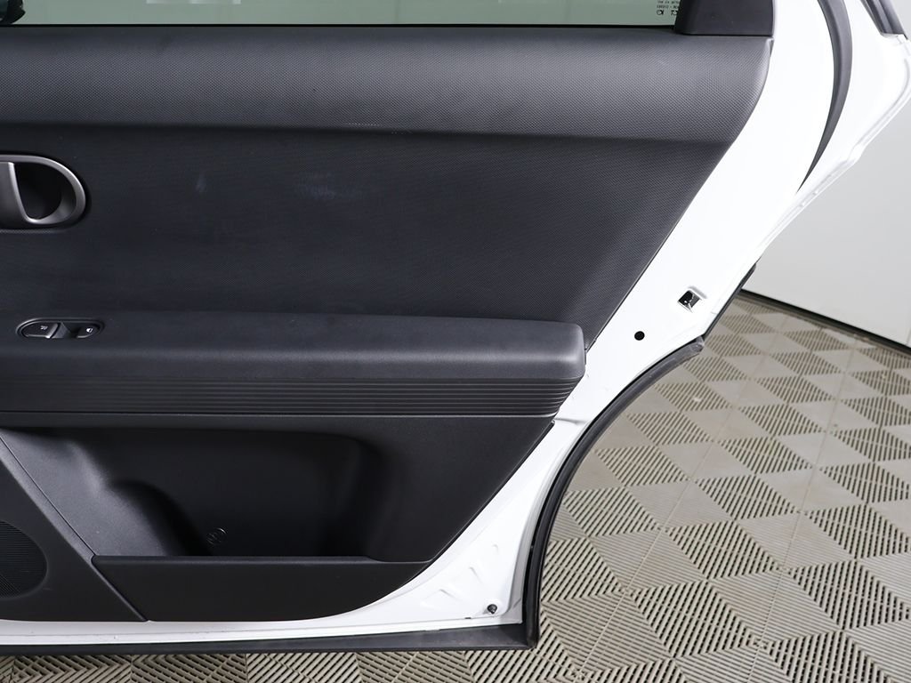 Used 2025 White Hyundai SEL image 24