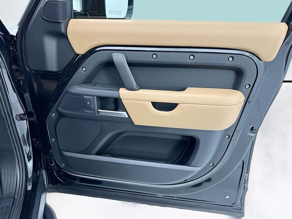 New 2026 Santorini Black Land Rover X-Dynamic SE image 25