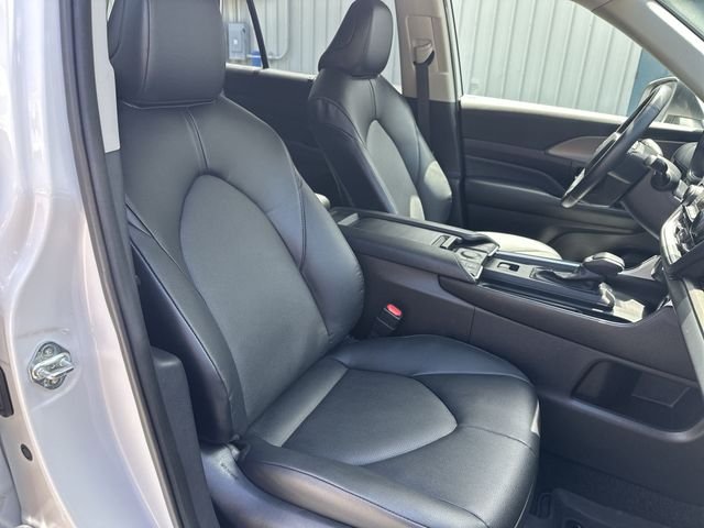 Used 2024 Beige Toyota XLE image 27