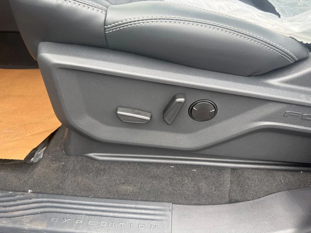 New 2027 Dark Matter Gray Metallic Ford MAX Platinum image 16