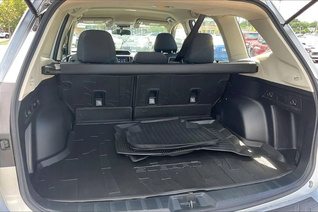Used 2019 Silver Subaru Base image 31