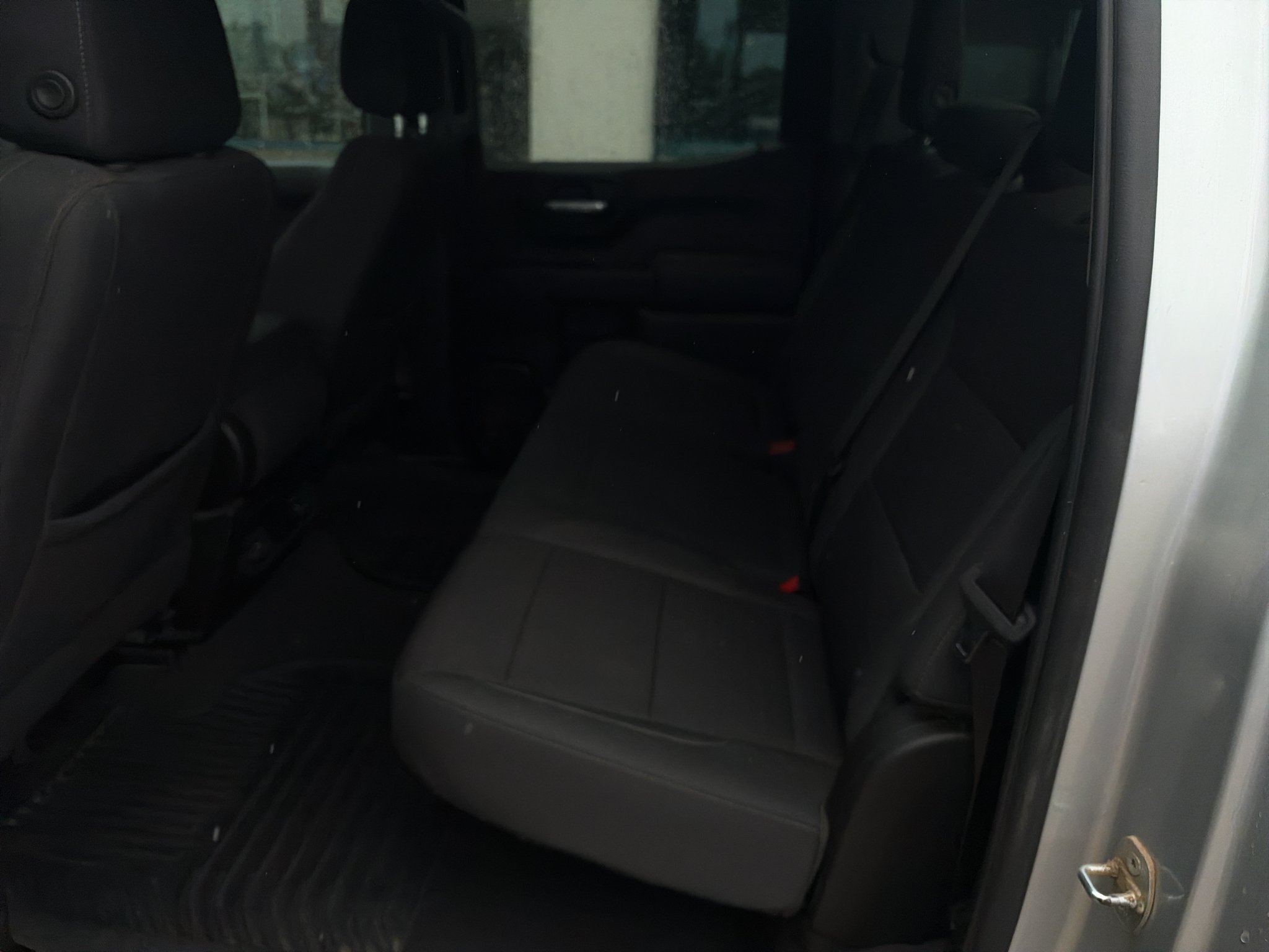 Used 2022 Silver Ice Metallic Chevrolet Custom image 11
