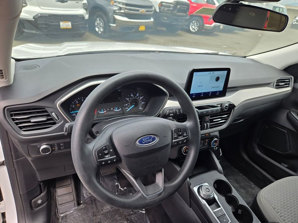Used 2022 White Ford SE image 6