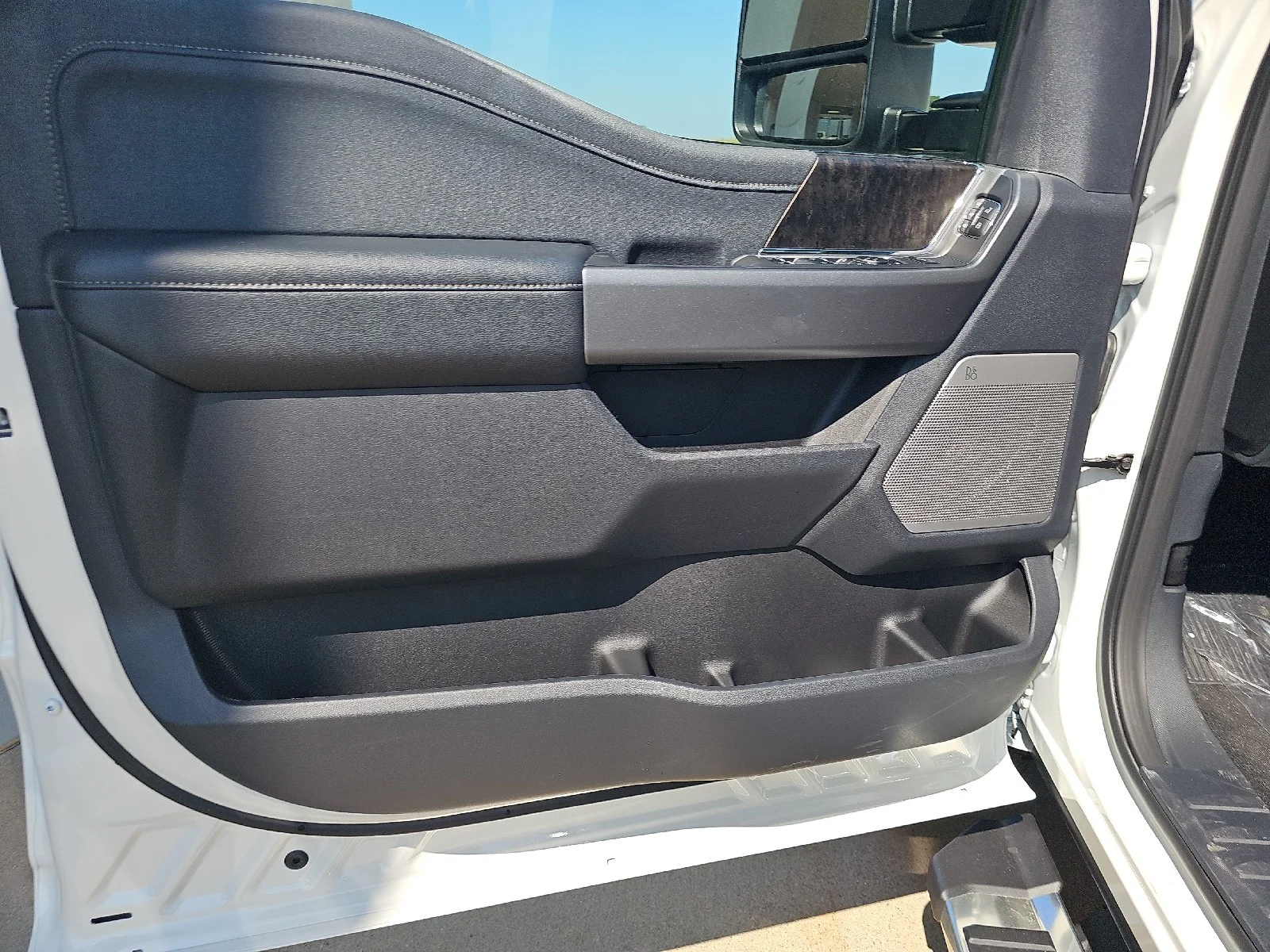 New 2026 Star White Metallic Tri-Coat Ford F-250® Lariat® image 22