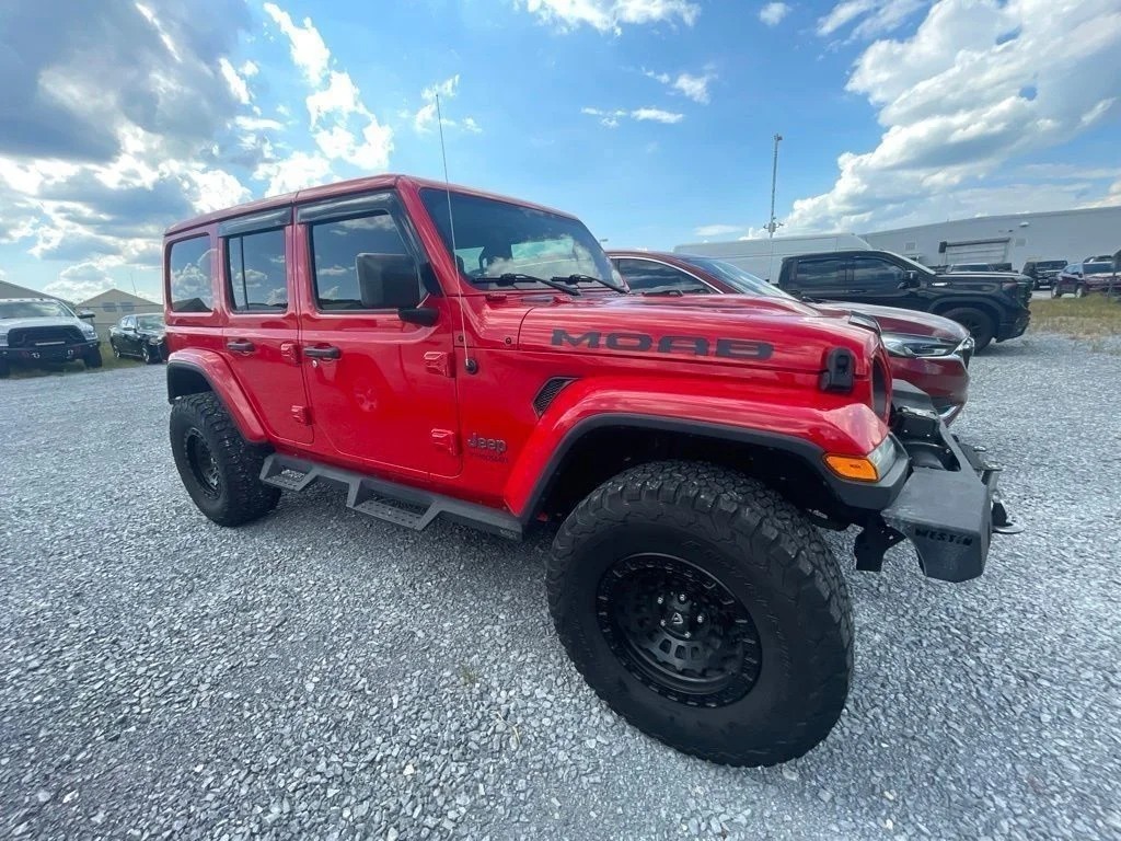 Used 2018 Red Jeep Unlimited Sahara image 9