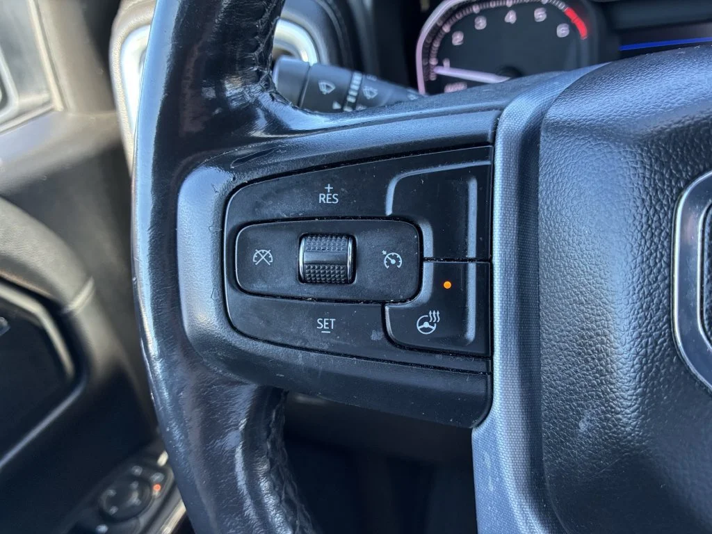Used 2022 SUMMIT WHITE GMC SLE image 30