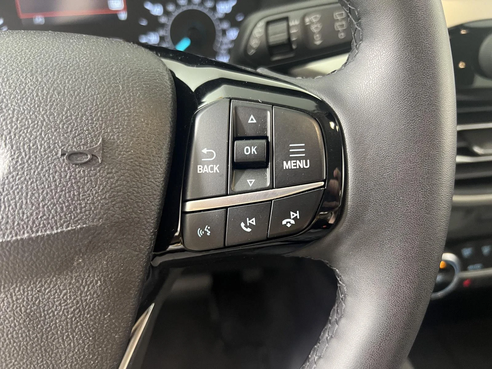 Used 2022 Agate Black Ford SE image 16