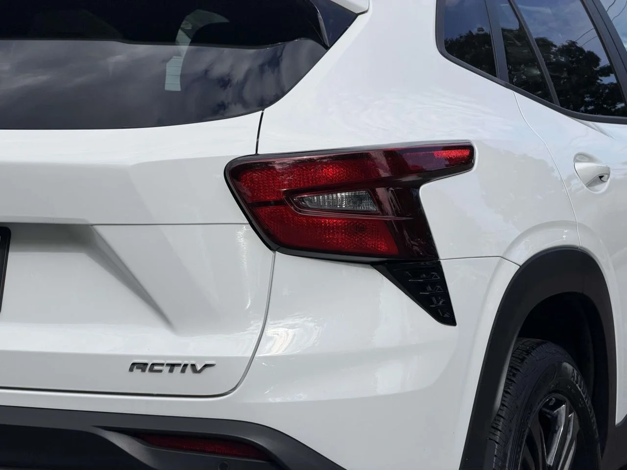 Used 2025 Summit White Chevrolet FWD ACTIV image 12
