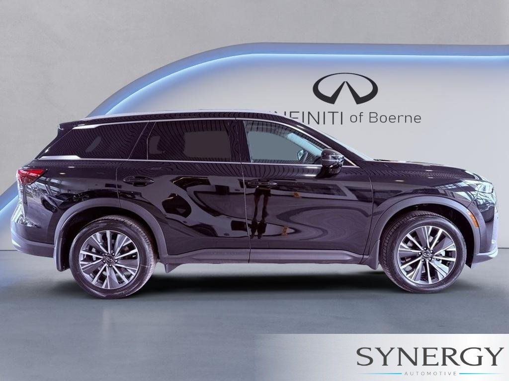 Certified Used 2027 Mineral Black INFINITI LUXE image 4