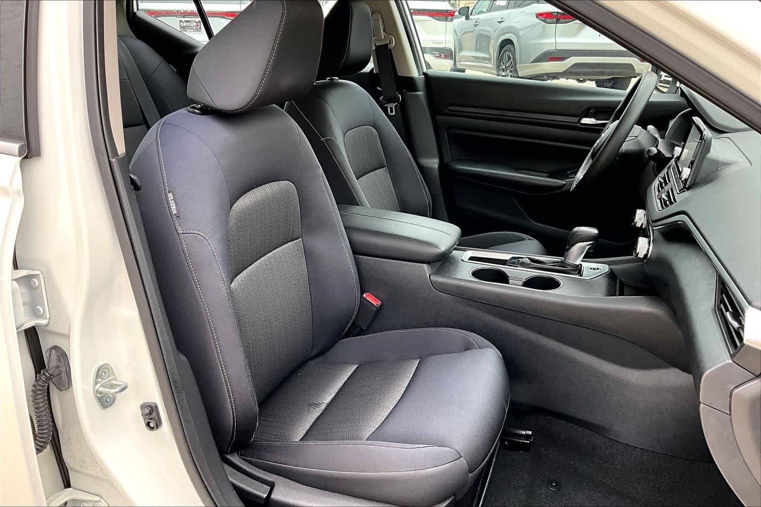 Used 2021 Glacier White Nissan 2.5 S image 9