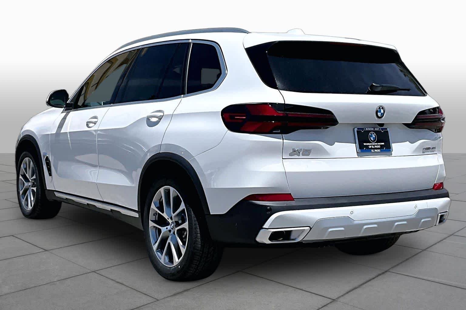 New 2026 Alpine White BMW sDrive40i image 12