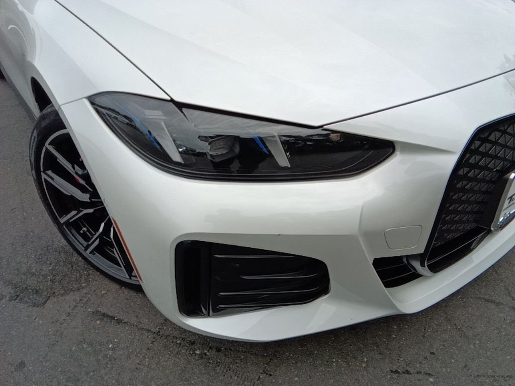 Certified Used 2025 Mineral White Metallic BMW xDrive40 image 30