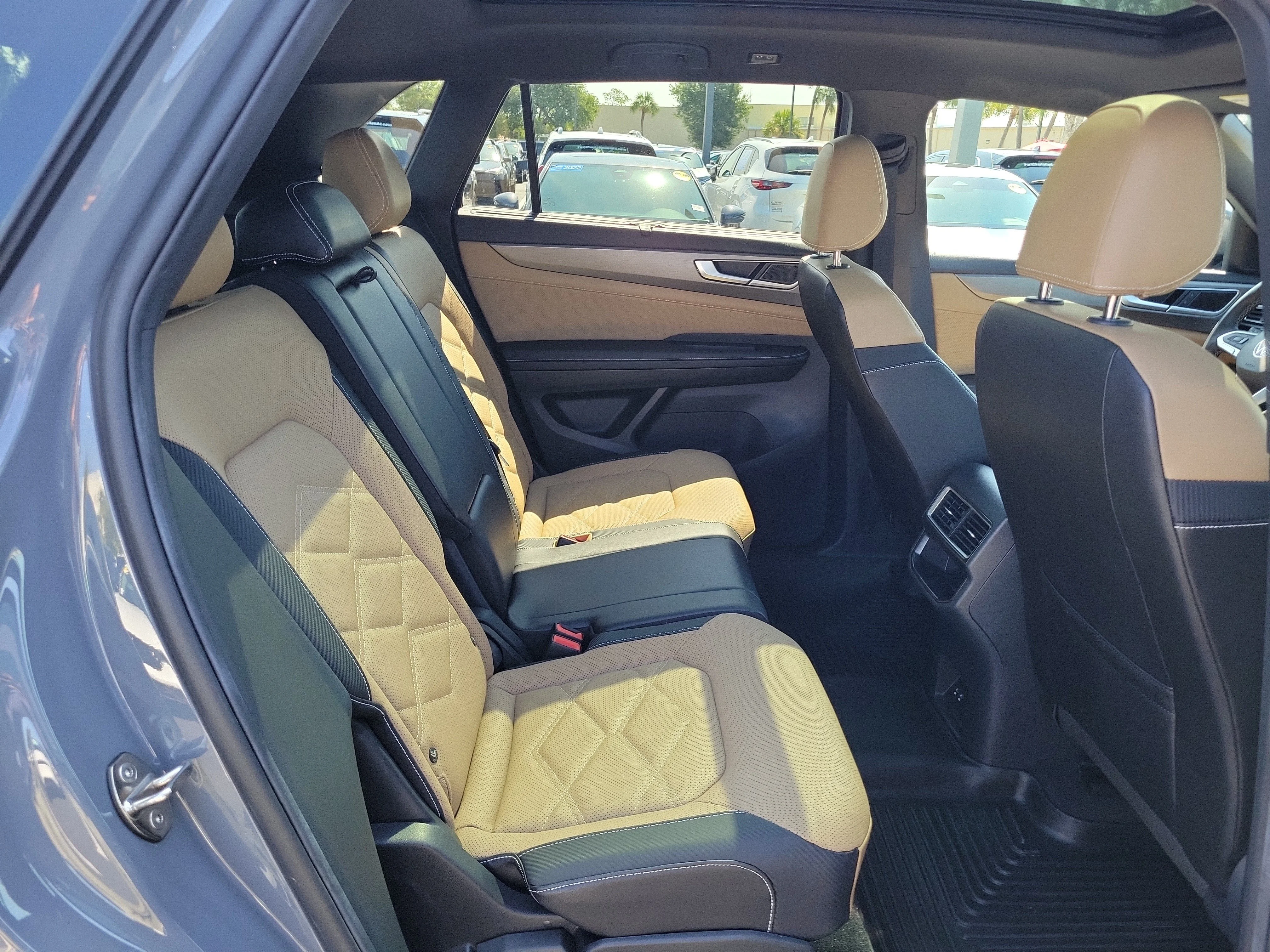 Used 2024 Gray Volkswagen 2.0T SE w/Technology image 10