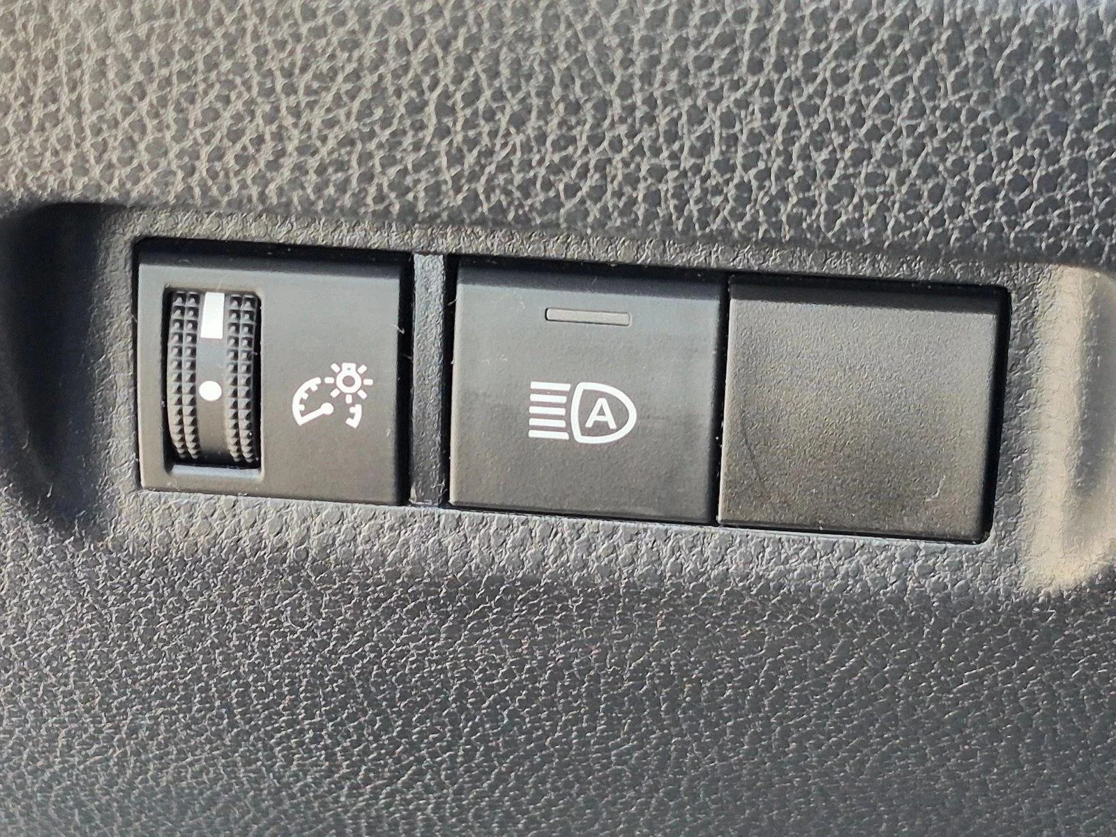 Used 2019 Magnetic Gray Metallic Toyota LE image 9