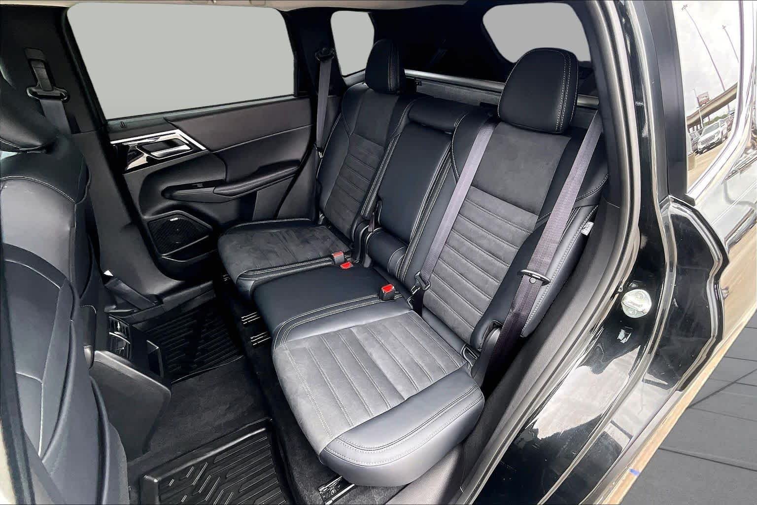 Used 2026 Black Diamond Mitsubishi SE image 20