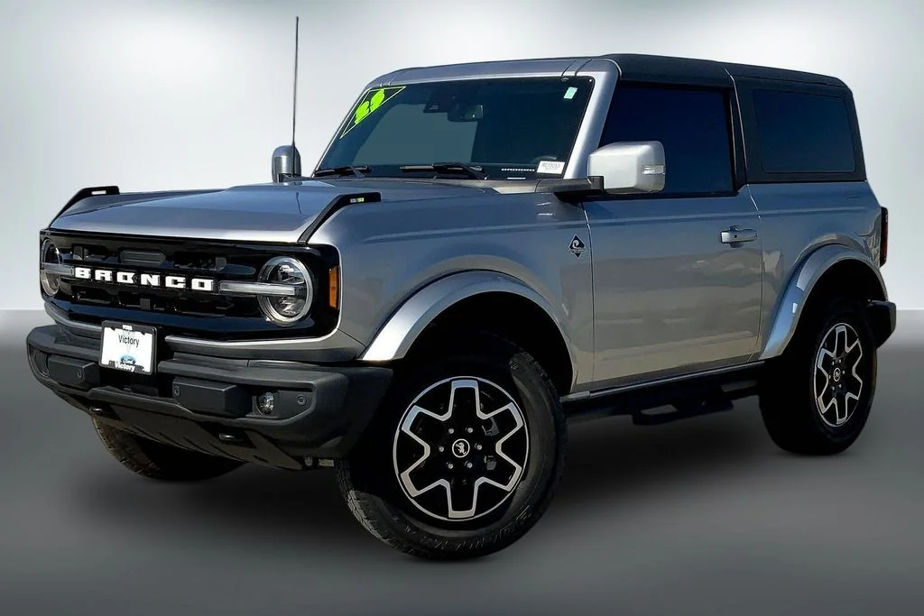 Used 2023 Ford Bronco 2-Door Outer Banks with VIN 1FMDE5AH8PLC15053 for sale in Kansas City