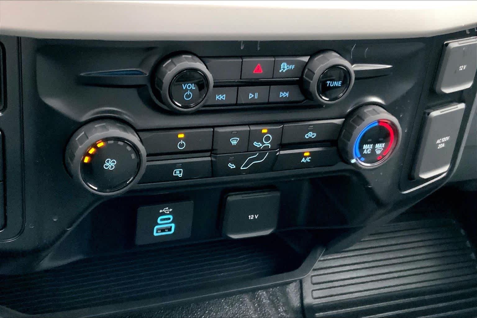 New 2026 Oxford White Ford F-250® XL image 15