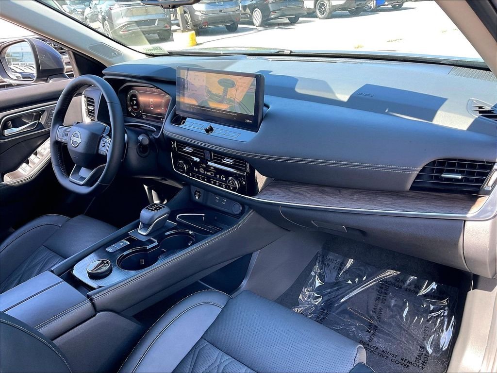 Used 2025 Gun Metallic Nissan Platinum image 13