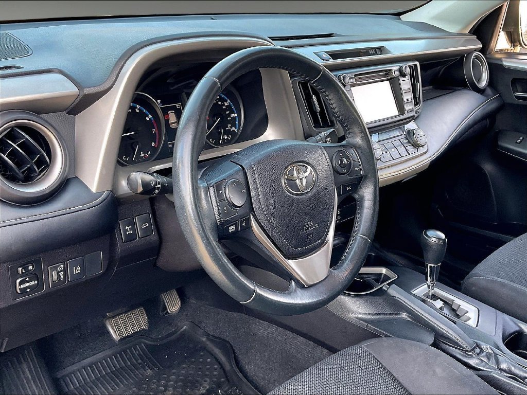 Used 2018 Black Toyota XLE image 8