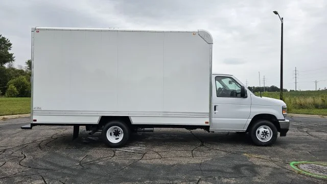 New 2027 Oxford White Ford Base image 2