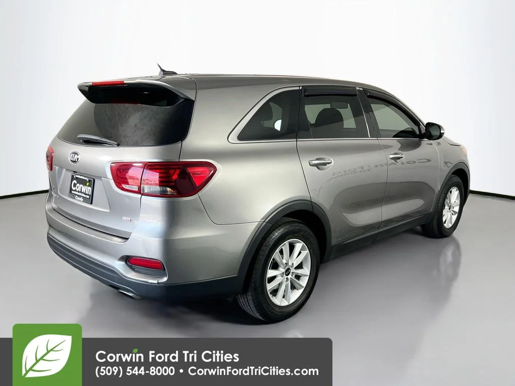 Used 2019 Titanium Silver Kia L image 15
