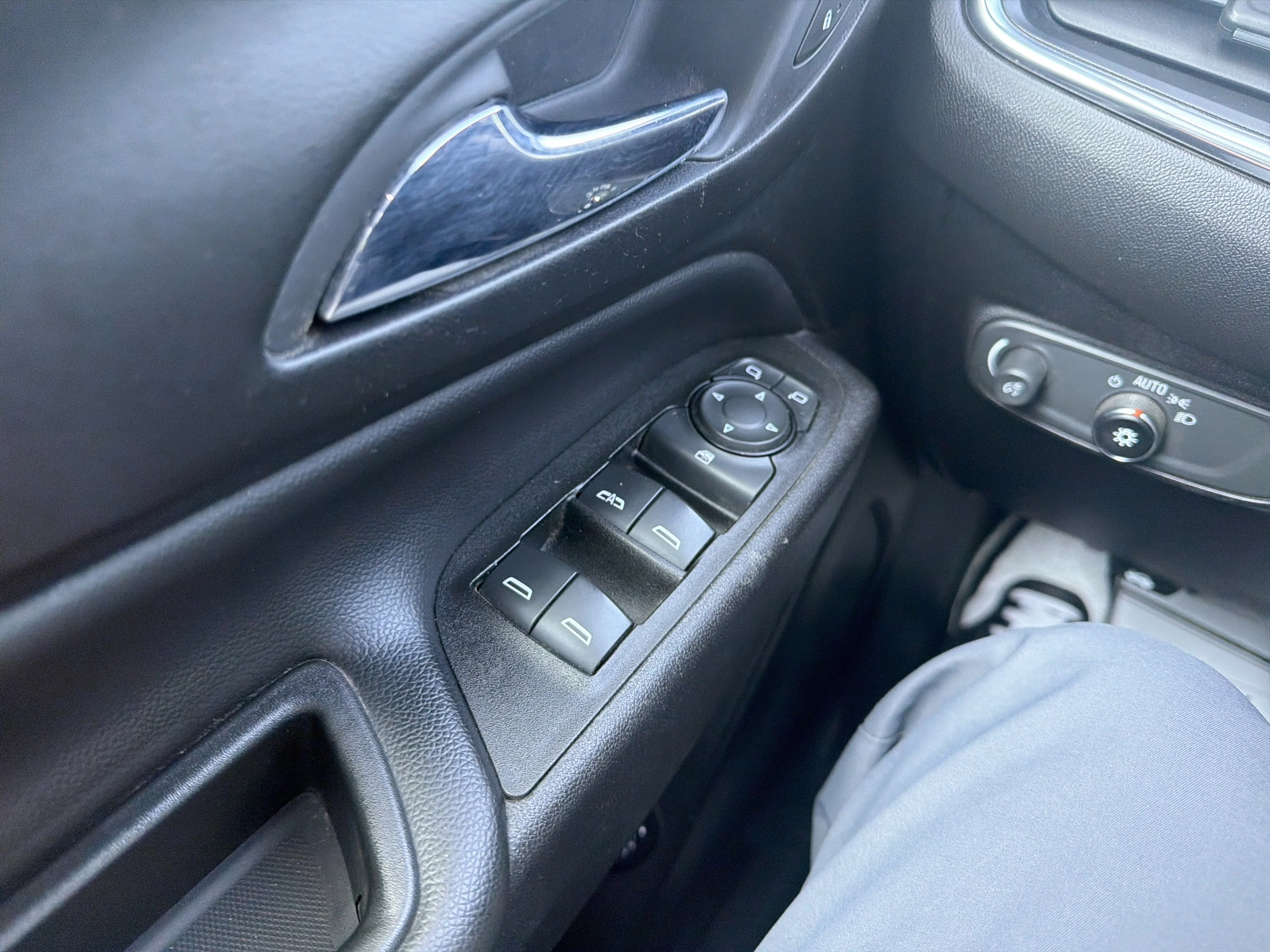Used 2018 Storm Blue Metallic Chevrolet LT image 21