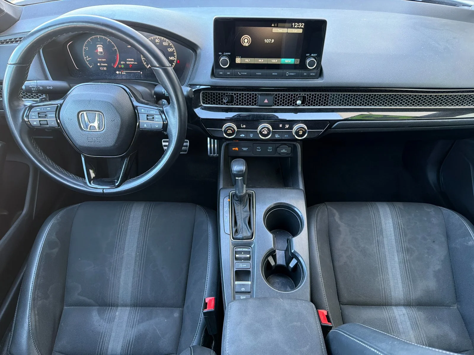Used 2025  Honda Sport image 15