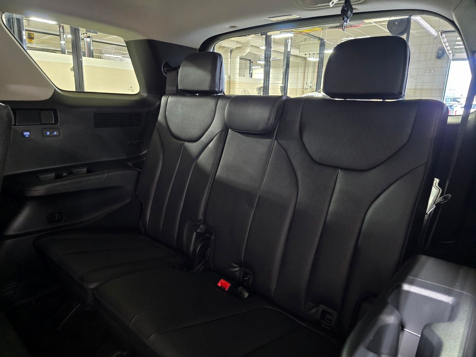 Used 2022 Hyper White Hyundai SEL image 14