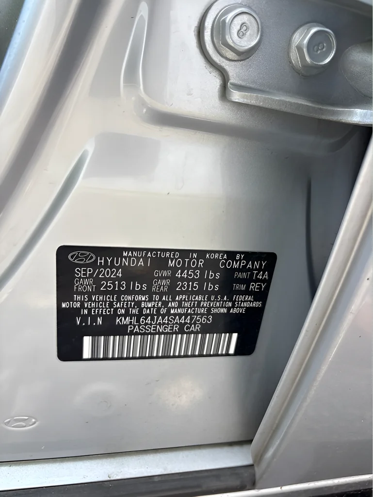 Used 2025 Silver Hyundai SEL image 43