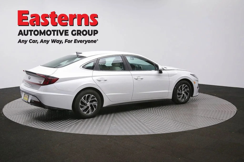 Used 2021 White Hyundai Blue image 38