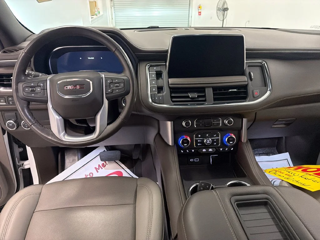 Used 2023 White GMC SLT image 19