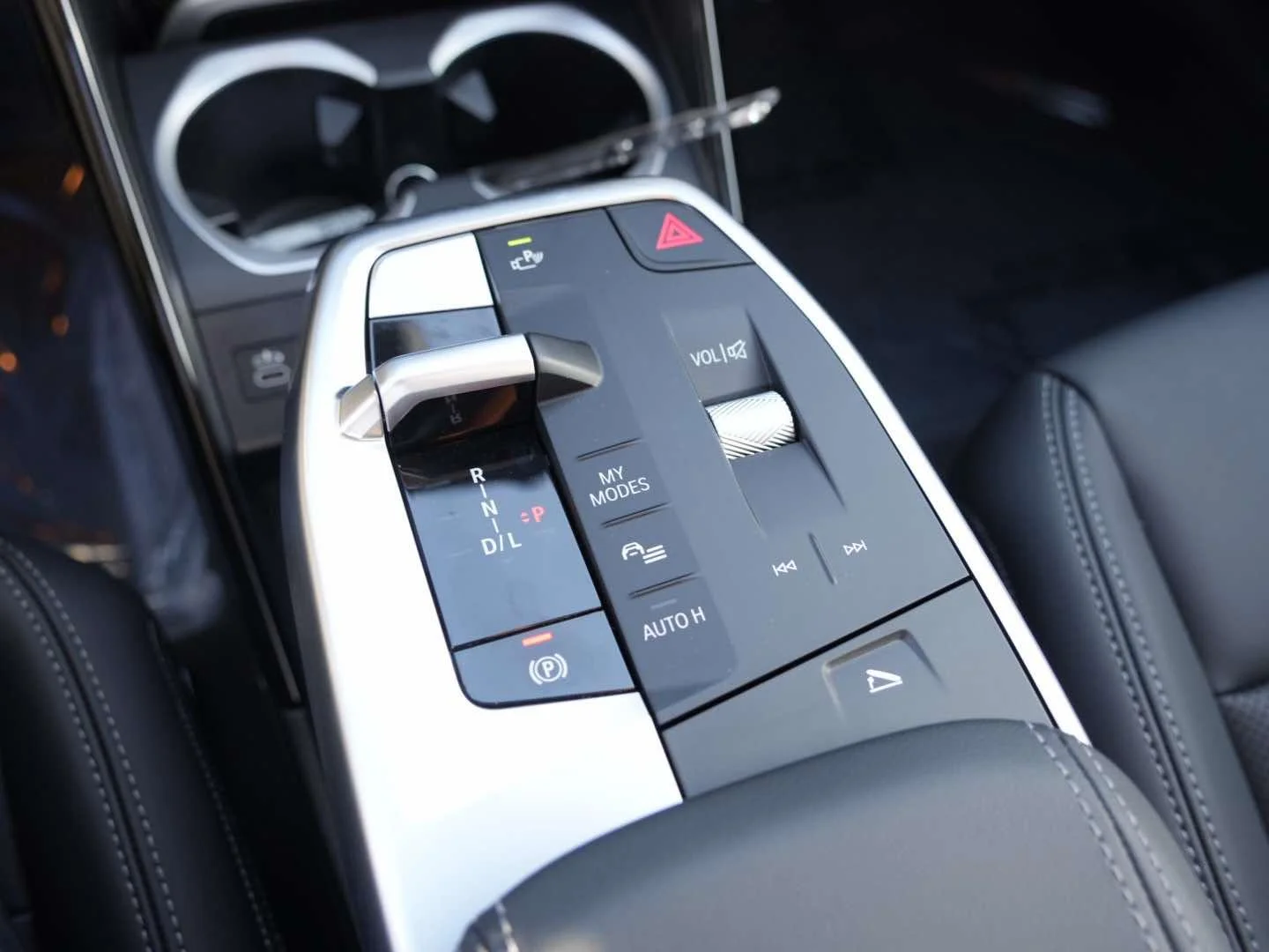 New 2026 Space Silver Metallic BMW xDrive28i Sports Activity Vehicle image 20