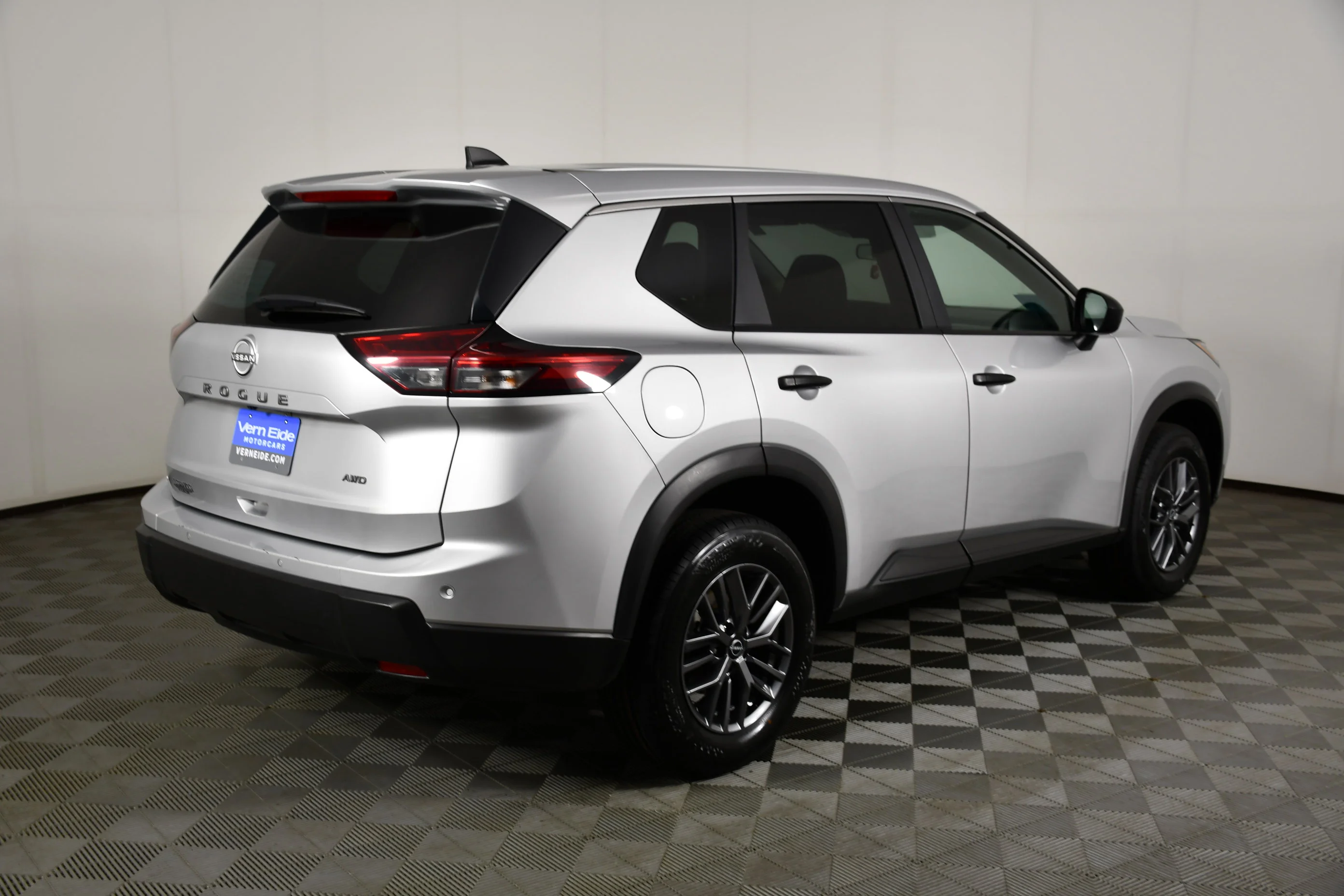Used 2024 Brilliant Silver Metallic Nissan S image 6