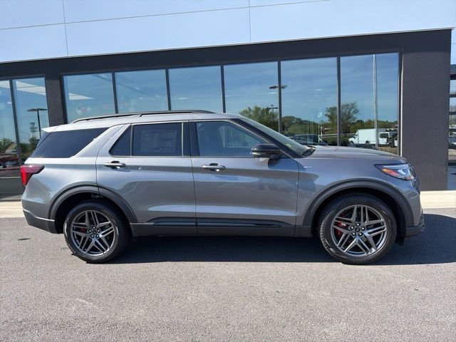 New 2026 Carbonized Gray Metallic Ford ST-Line image 2