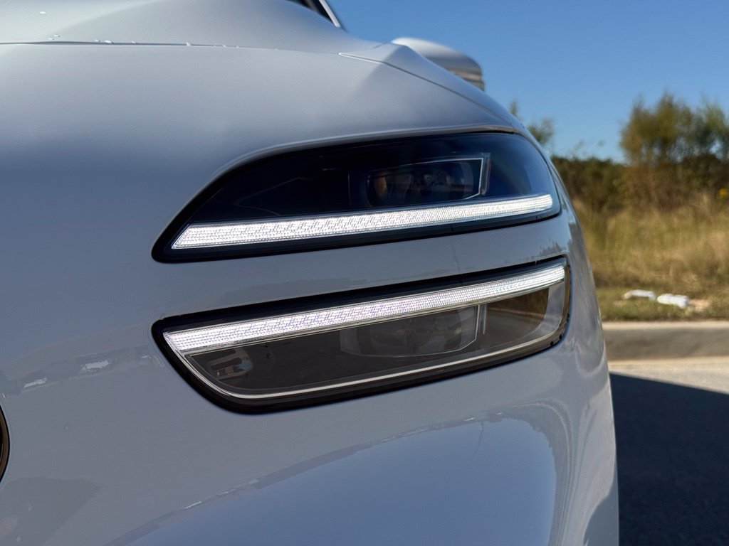 New 2027 White Genesis 2.5T image 10