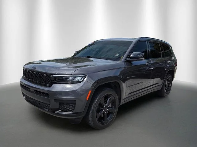 Used 2024 Gray Jeep Altitude image 2