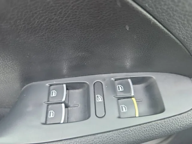 Used 2017  Volkswagen GLI image 28