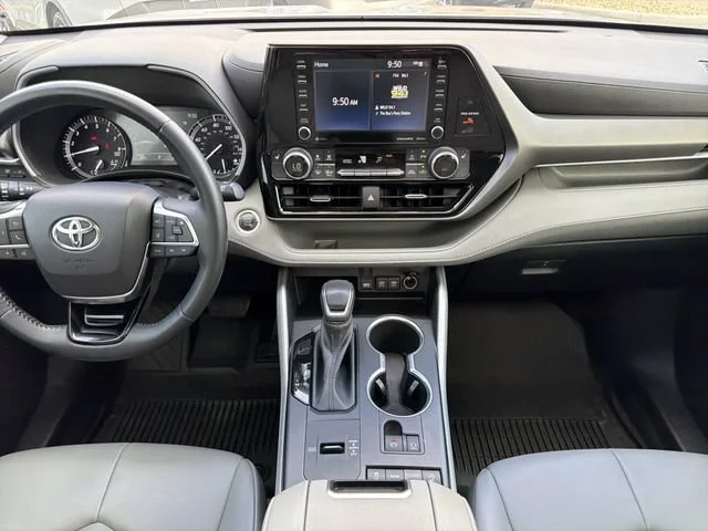 Used 2021 Silver Toyota XLE image 15