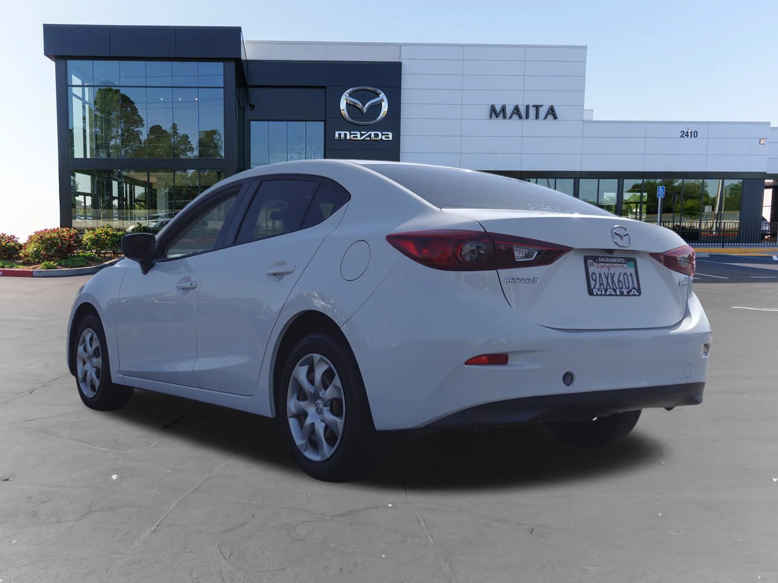 Used 2017 Snowflake White Pearl Mica Mazda Sport image 5